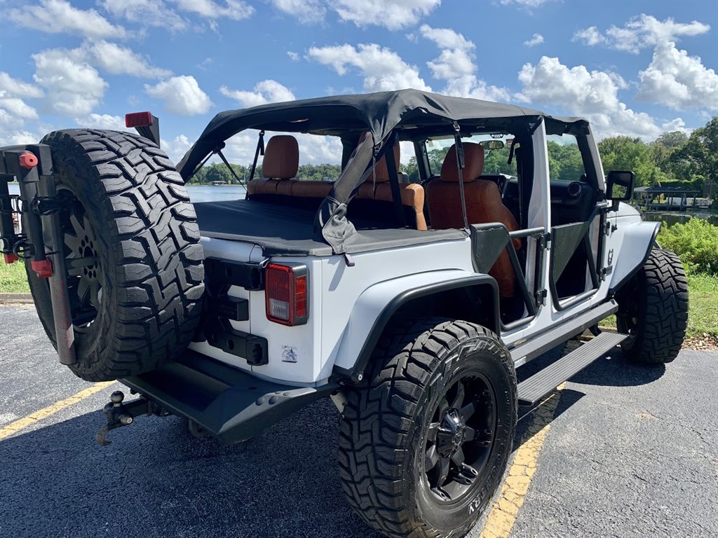 2011 Jeep Wrangler Unlimited Sahara photo 6