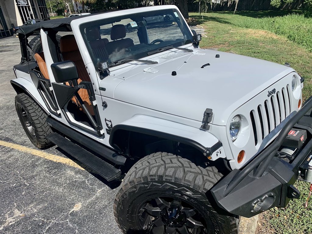 2011 Jeep Wrangler Unlimited Sahara photo 7