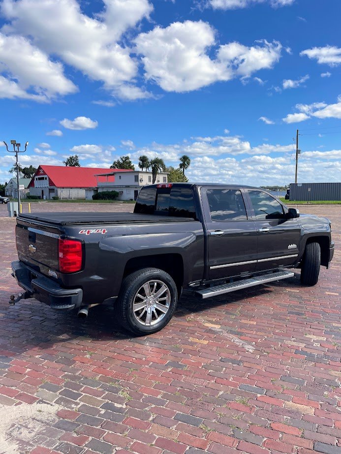 2014 Chevrolet Silverado 1500 High Country photo 2