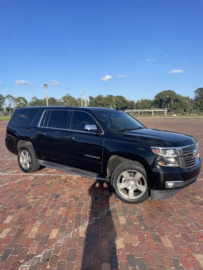 Chevrolet Suburban's photo